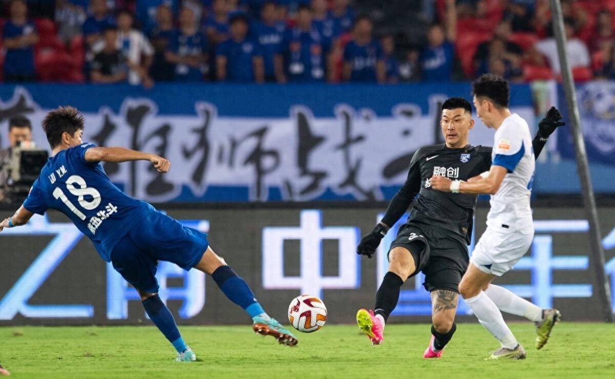 雄狮队主教练因病缺席关键比赛！