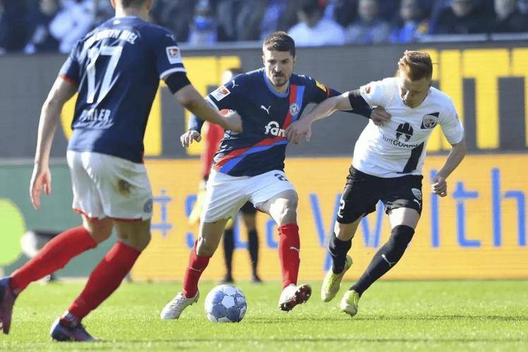 包含纽伦堡遭遇连败，保级形势严峻的词条