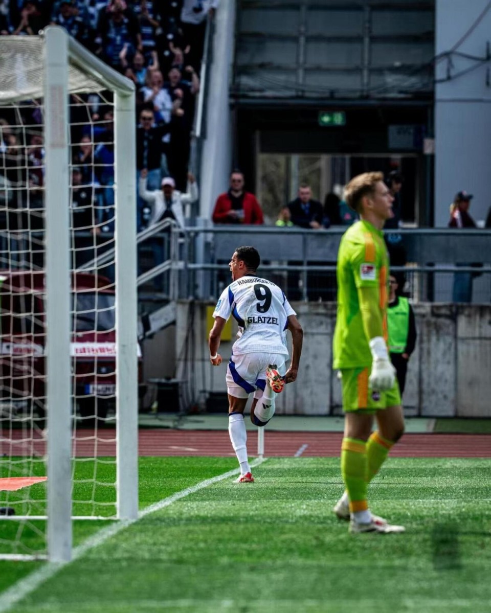 汉堡队客场逆转战胜对手，掀起热潮