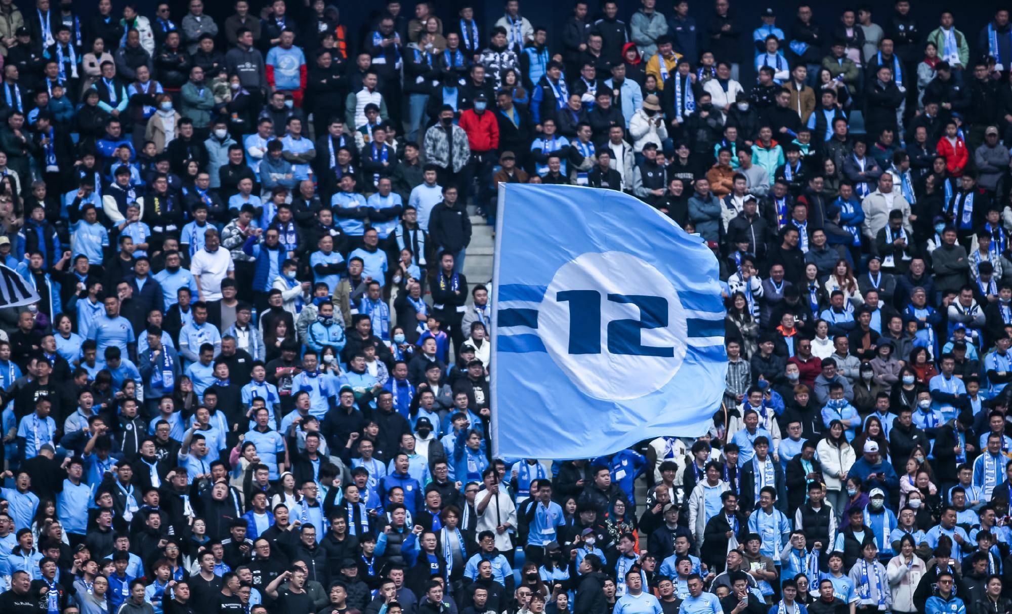 大连人备战比赛，队员备受期待