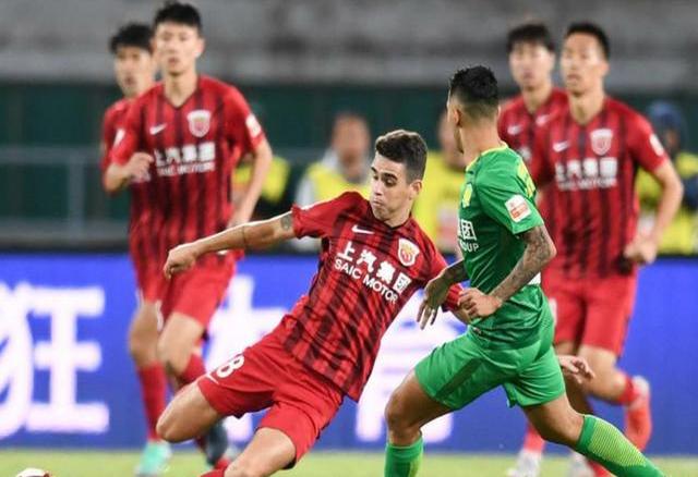 关于上海上港队员精彩发挥，帮助球队取得胜利的信息