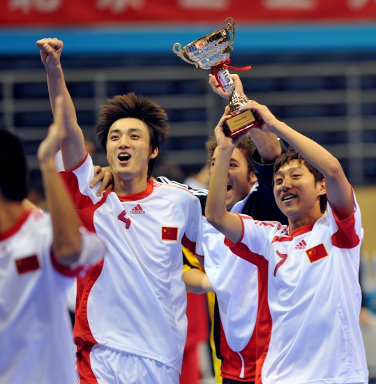 包含东京青年篮球锦标赛美食节吸引众多观众的词条