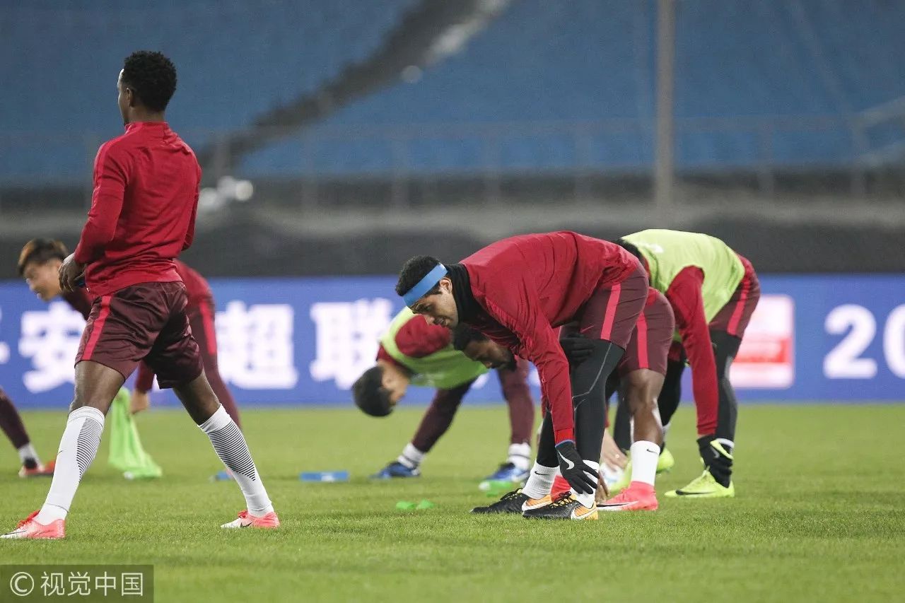 夺冠疯狂争夺，球队团结一心目标明确的简单介绍