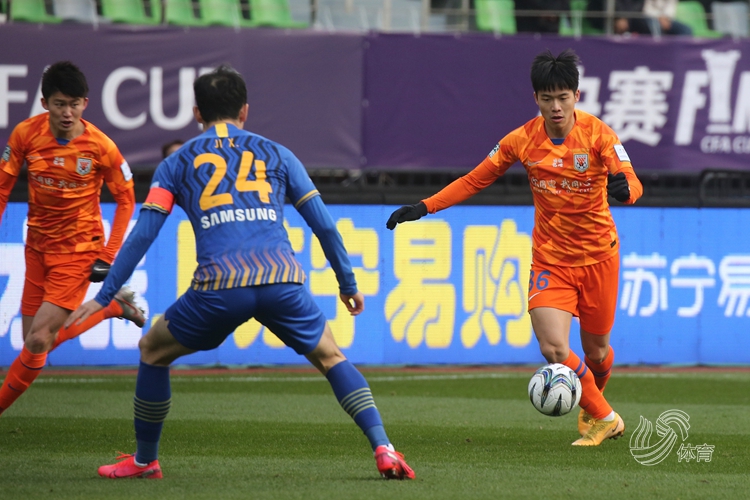 苏宁后卫连封五场,守住球门不失 苏宁后卫连封五场,守住球门不失