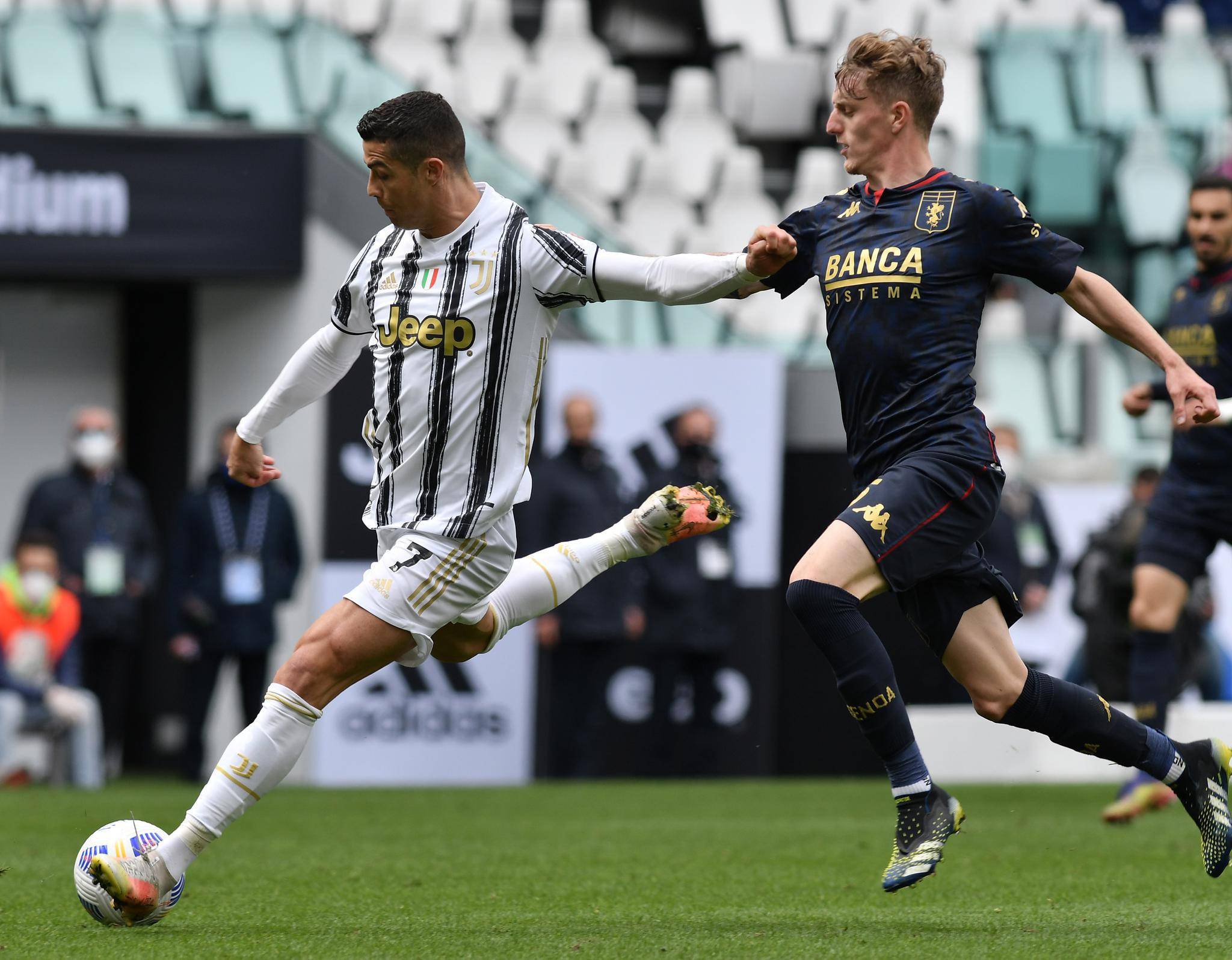 尤文图斯主场逆转克罗托内，继续领跑意甲积分榜