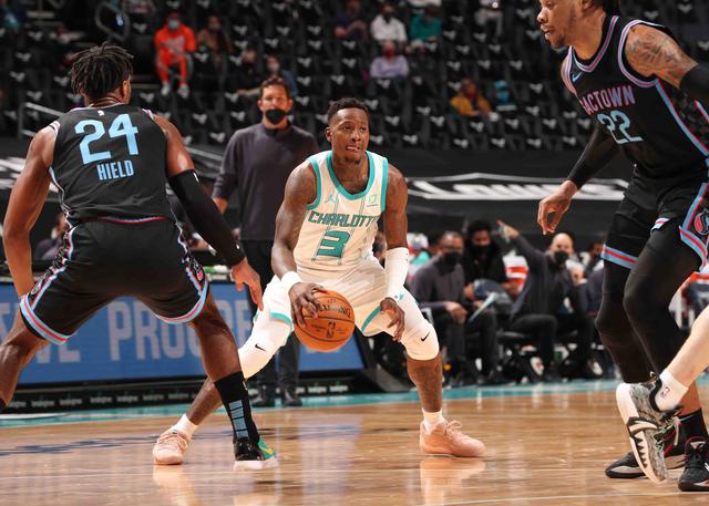 黄蜂客场擒骑士,取得四连胜 黄蜂客场擒骑士,取得四连胜