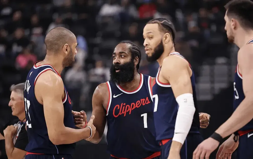 快船客场击败勇，格里芬32分11篮板全面表现