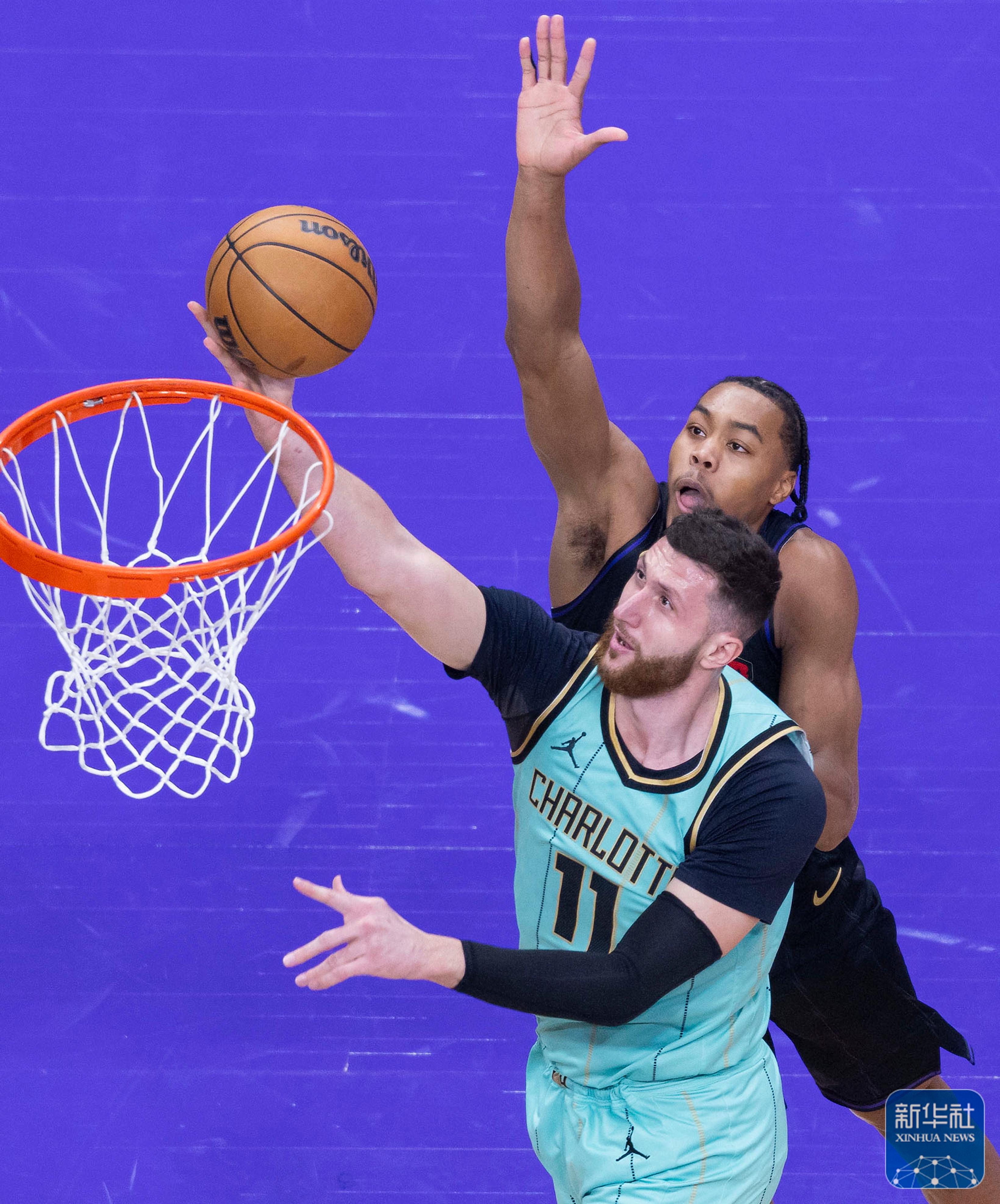 篮网巨星独揽30分，击败黄蜂