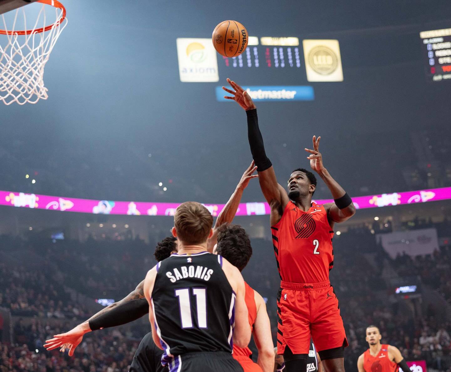 湖人战胜开拓者,争夺季后赛权益 湖人战胜开拓者,争夺季后赛权益