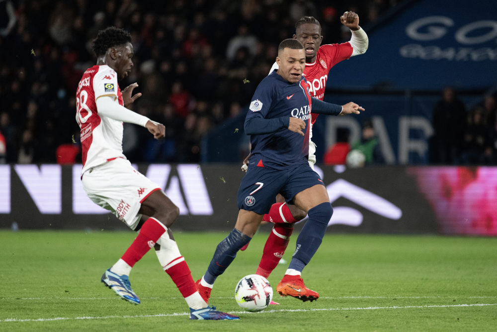 包含巴黎圣日耳曼与里尔战平,暂时排名法甲第二的词条 包含巴黎圣日耳曼与里尔战平,暂时排名法甲第二的词条